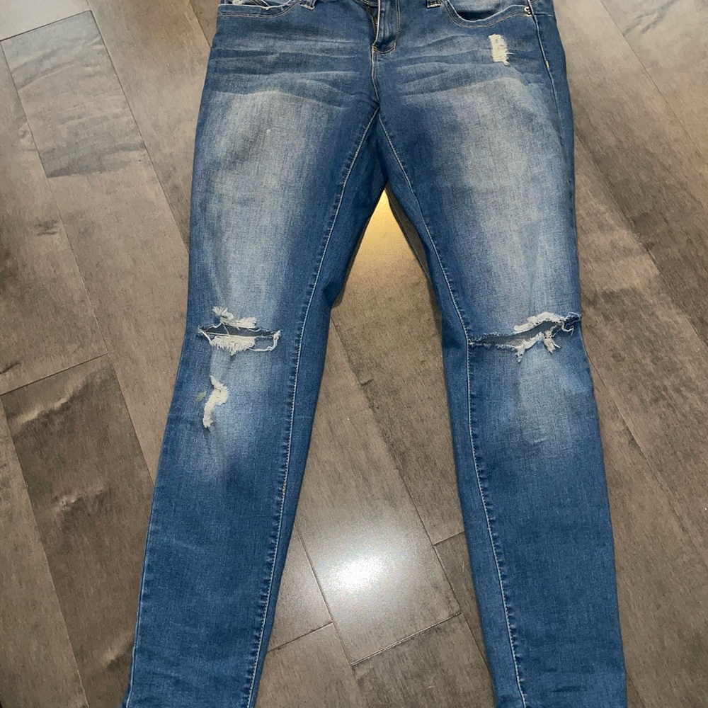 Wannabettabutt distressed skinny  Women Jeans size 11